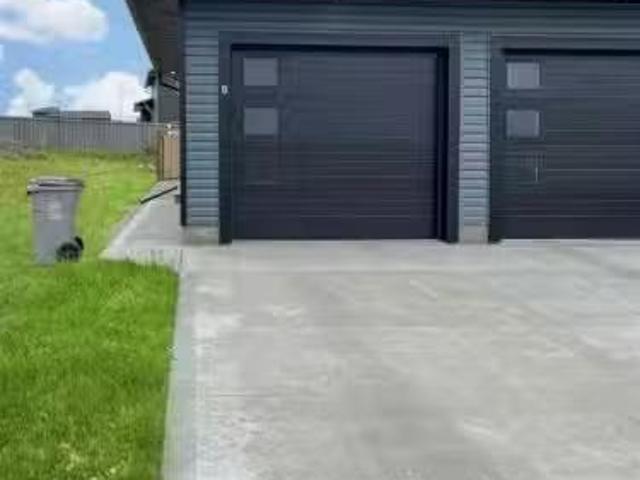 A 10406 129 Avenue, Grande Prairie, AB, T8V 6J5 house for le.