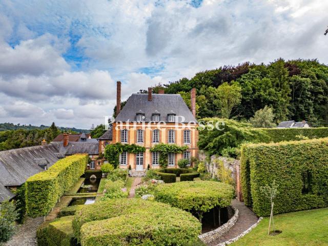 À 10 min de la côte d'Albâtre, dans un jardin de Jacques Wir. 580m² Cany Barville