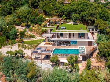 À 10 min de Mandelieu – Villa d’architecte dans domaine fermé