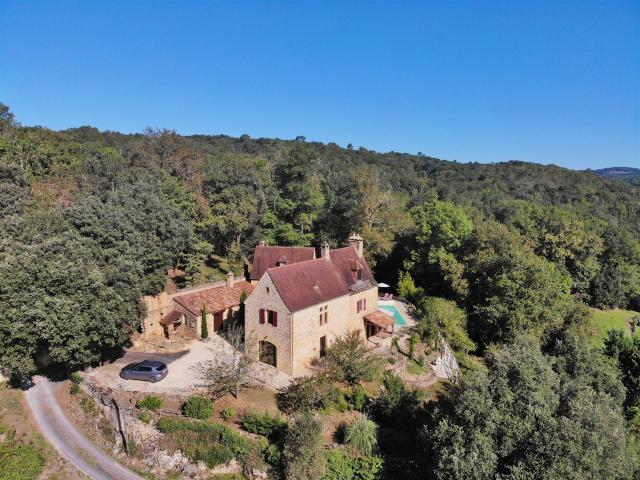A 10 minutes à l'est de Sarlat, superbe maison en pierre ave. 246m² Sarlat la Canéda
