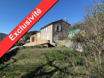 À 10 minutes d'AUBENAS Immeuble avec deux appartements sur. m² Vogüé