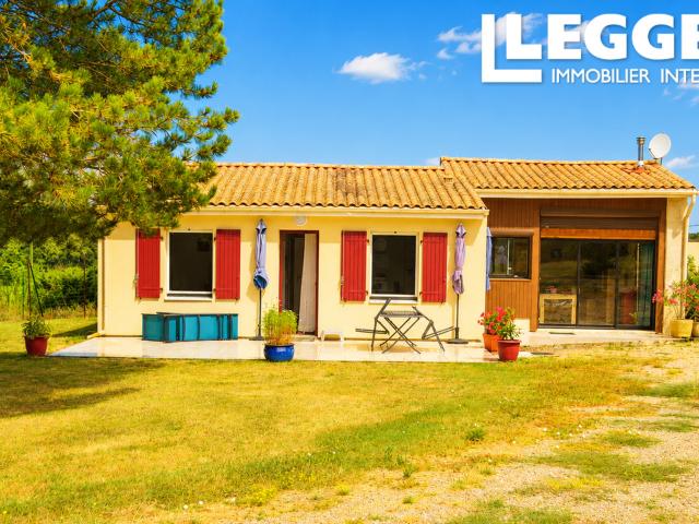 A 10 minutes de Duras, ancienne propriété viticole comprenant une maison principale, un gîte et une piscine