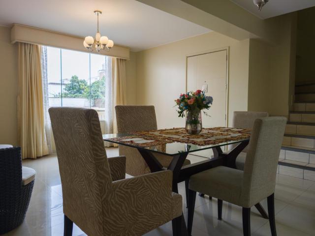 A 1 CDRA DE PARQUE| 5DORM|3BAÑOS|2cocheras| a metros de Av. Higuereta