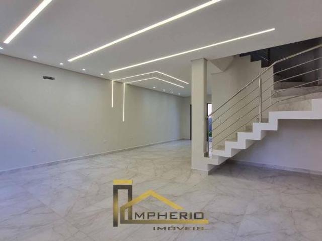 A 1 Km do Palladium sobrado com 3 quartos, 1 suíte, 1 sala, 4 banheiros e 145m² no Portão, Curitiba
