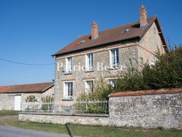 À 1 h 15 de Paris, à l'orée de la forêt de Retz, un corps de. 370m² Villers Cotterêts