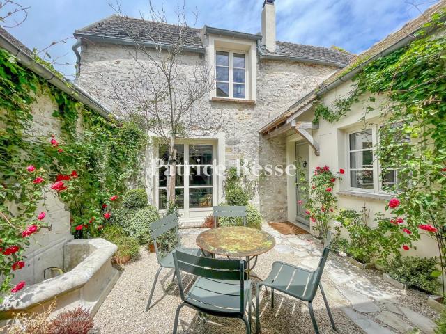 À 1 h de Paris, à l'ombre du château de Courances, une éléga. 100m² Milly la Forêt