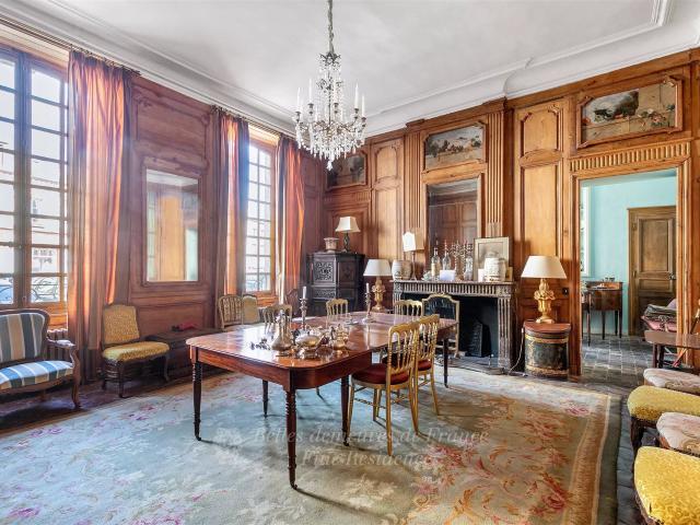 A 1h15 de Paris, superbe Hôtel Particulier Louis Xv inscrit. 810m² Verneuil d'Avre et d'Iton