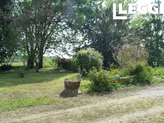 A 1h de BORDEAUX en campagne girondine, maison d'artiste en pierre avec beau parc arboré et calme absolu