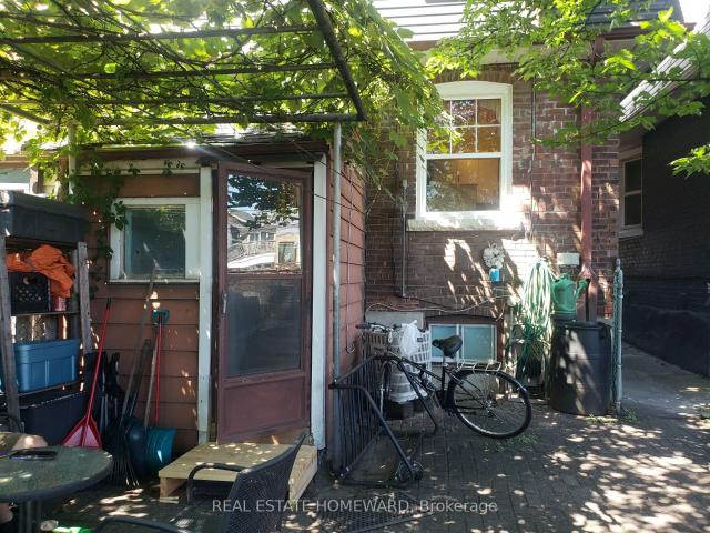 A 1st Flr 687 Dupont Street in Toronto: Dovercourt Wallace Emerson Junction House for lease Toronto W02: MLS®# W13653488