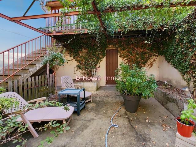 À 25 min de Montbrison Maison de village 212 m² avec extérieur