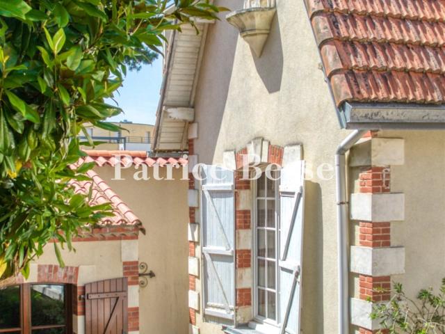 À 200 m de l'océan, sur la côte de Jade, une villa Belle Épo. 493m² Saint Brevin les Pins