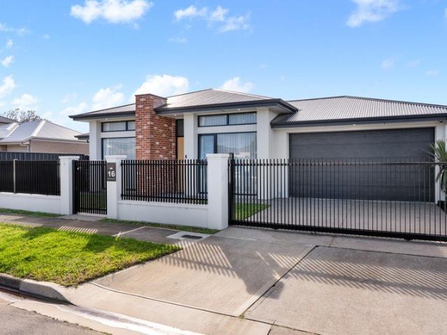 A 2021 Built Showpiece Made For Modern Family Life