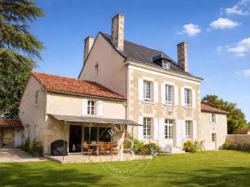 A 20 min de Poitiers Maison de maître rénovée avec goût. 328m² Poitiers