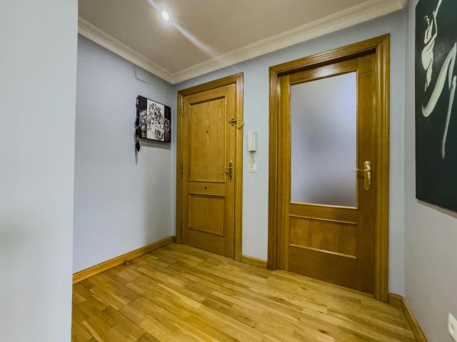 Piso a la venta en urbanización con piscina