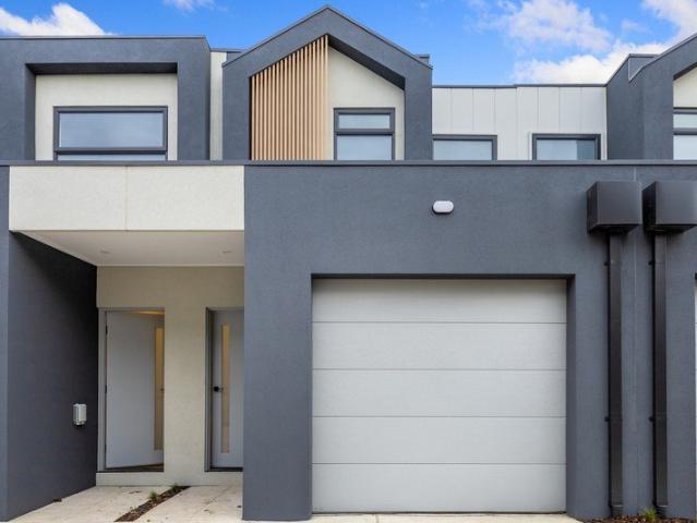 A 2 BEDROOM TOWNHOUSE YOU DON'T WANT TO MISS!