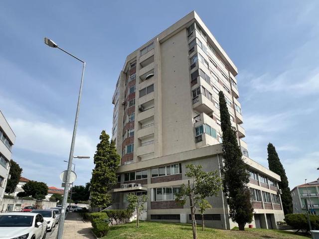 A 2 bedroom apartment with three balconies and parking space in S. Vítor in Braga for rent