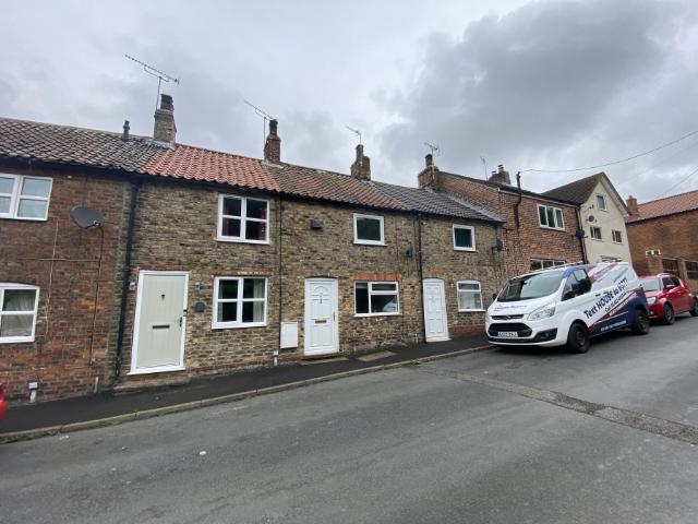 a 2 bedroomed terraced property located on school lane south ferriby dn18 6hw