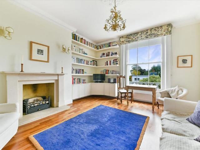 A 2 double bedroom, 2 bathroom apartment in Belsize Park NW3