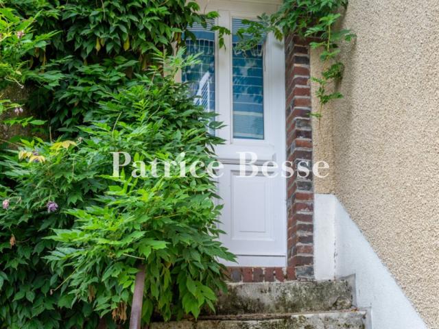 A 2 h de Paris, dans la campagne poyaudine, une élégante mai. 250m² Saint Sauveur en Puisaye