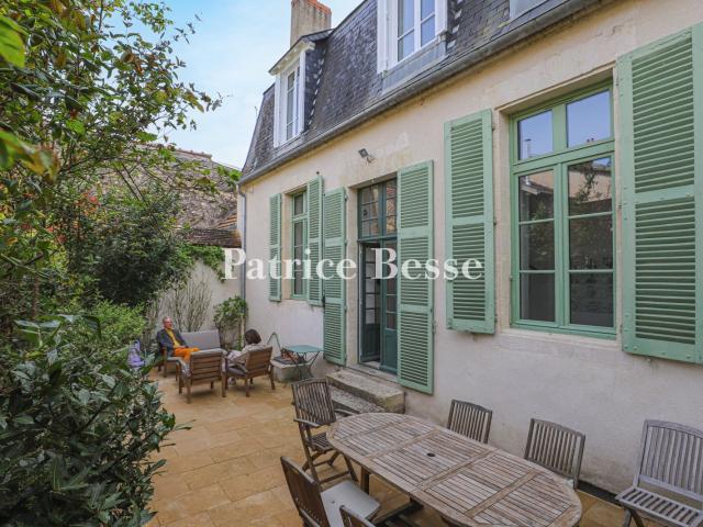 À 2 h de Paris, en Bourgogne, au bord du fleuve royal, une m. 250m² La Charité sur Loire