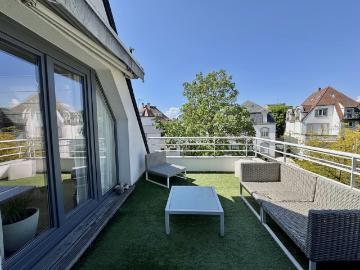A 2 MIN DU PARC DE L'ORANGERIE, ATTIQUE AVEC TERRASSE ET ASCENSEUR