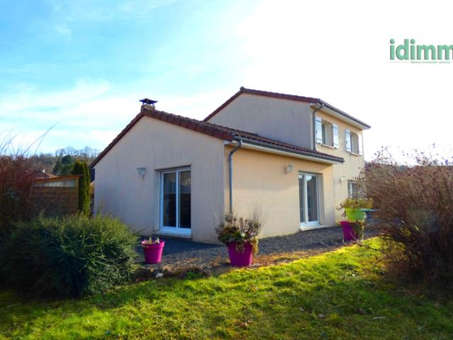 A 2 pas d' Arpajon sur Cère BELLE MAISON contemporaine