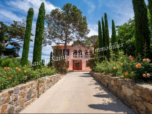 A 2 pas de la Place des Lices 330m² Saint Tropez