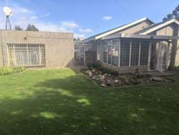 a 3 bedroom, 2,5 bathroom home with.