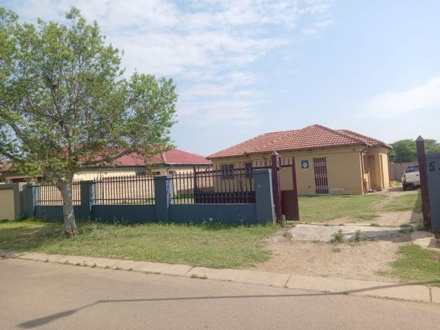 A 3 BEDROOM HOUSE TO RENT IN CAPITAL PARK