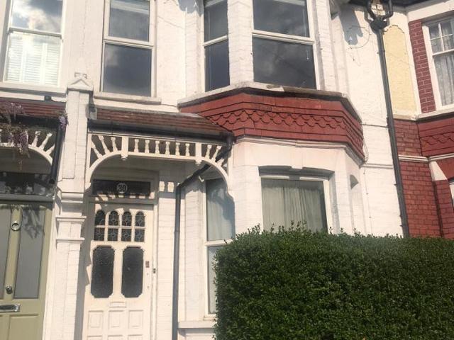 A 3 or 4 bedroom House in Tooting near tube
