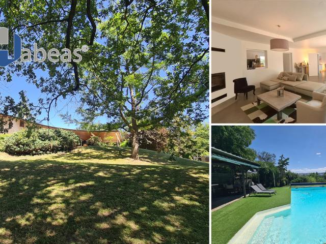 À 45 min de Lyon – Maison d’architecte unique de 330m², 6 chambres, avec piscine 10x5 au cœur de 5 800 m² de parc arboré
