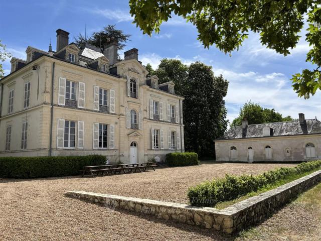 A 45 kms de Tours – Ravissante propriété du XIXème siècle av. 800m² Le Lude