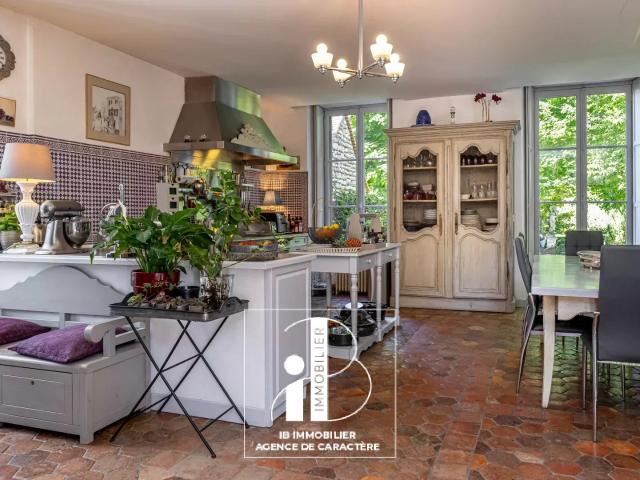 A 40 MINUTES DE FONTAINEBLEAU DOMAINE D'EXCEPTION PROPRIETE DIRECTOIRE XVIIIè de 535 M² avec son PARC et ses dépendances