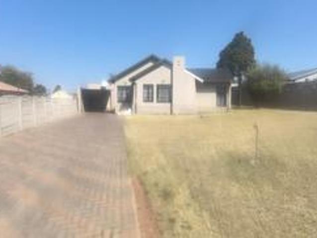 a 4 bedroom family home in witpoortj.