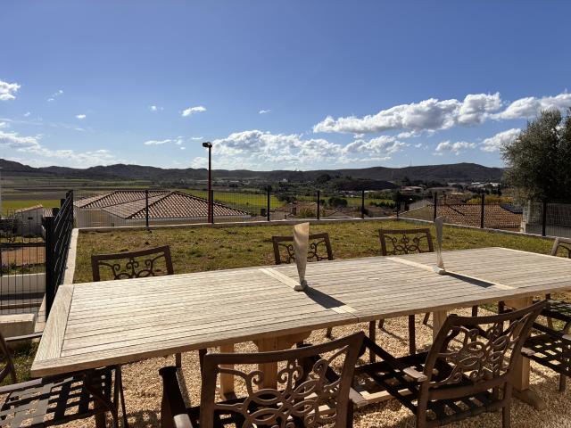 A 5 MN DE NARBONNE ET 20 MN DE GRUISSAN VILLA CONTEMPORAINE AVEC VUE PANORAMIQUE