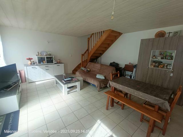A 5 minute des Herbiers, maison de bourg en pierre rénovée en 2003, de 77 m2 2 chambres