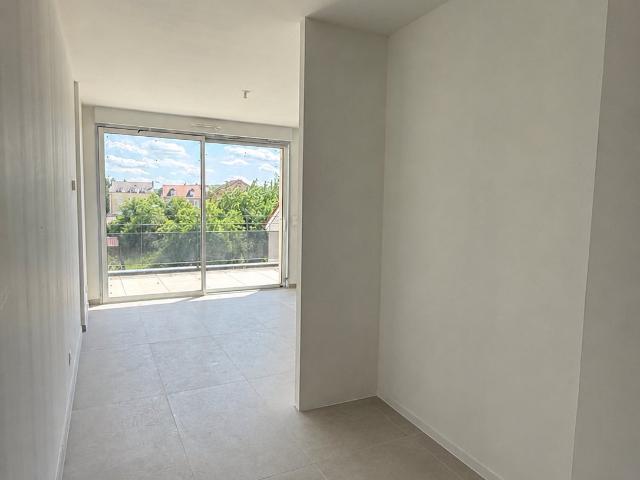 À 5 minutes à pied de la gare d’Uckange Appartement 4 pièces au dernier étage avec balcon et parking