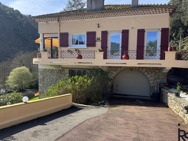À 5 minutes à pied d'un village touristique, une maison des