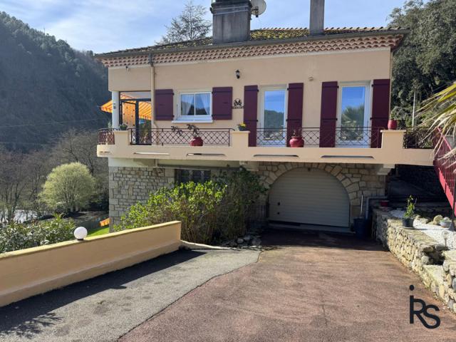 À 5 minutes à pied d'un village touristique, une maison des