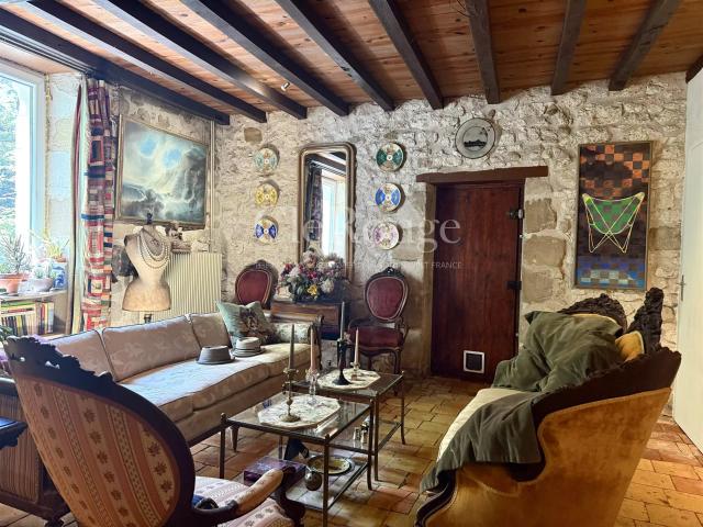 À 5 minutes de Lauzun Maison en pierre avec granges, étang. 160m² Eymet