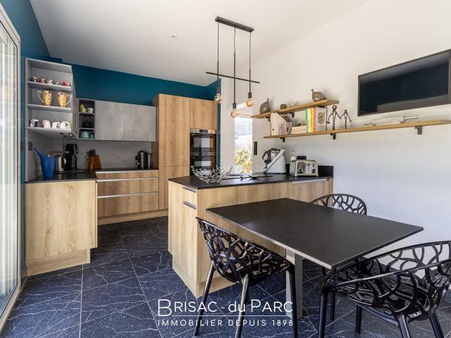 A 5 minutes de Saint Seine l'Abbaye et 30 minutes de Dijon. 227m² Vaux Saules