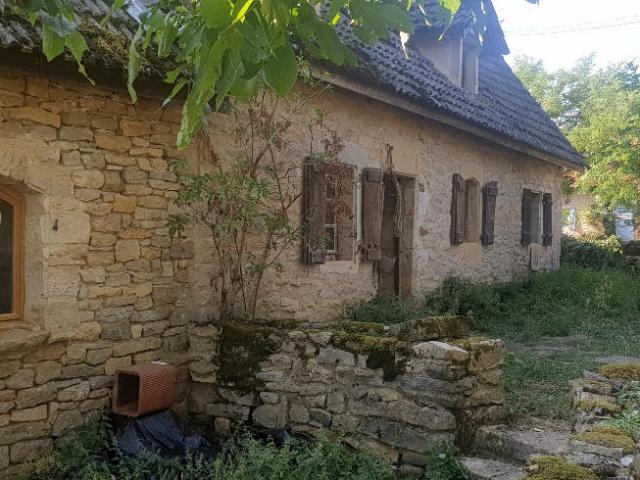 A 5km des commodités, Maison XIX ème typiquement Quercynoise en pierre sur 400m2 de jardin