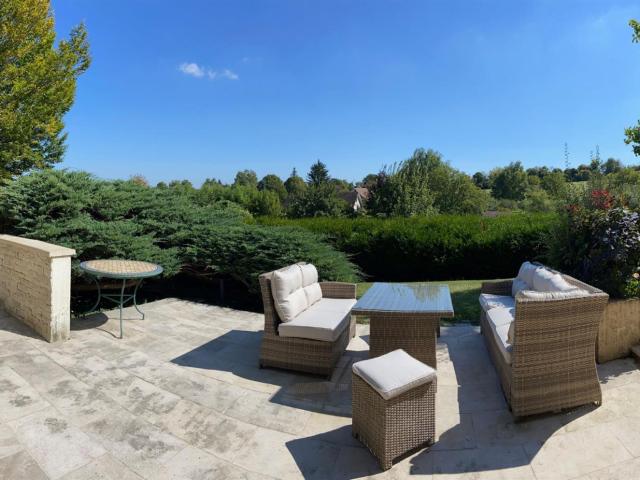 A 7 min du Golf de Roncemay 89110, Vous serez séduit par cet. 373m² Toucy