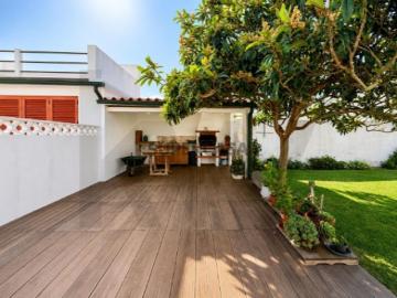 Figueira da Foz Moradia T4 Renovada com Jardim e Garagem Dupla a Poucos Minutos da Praia