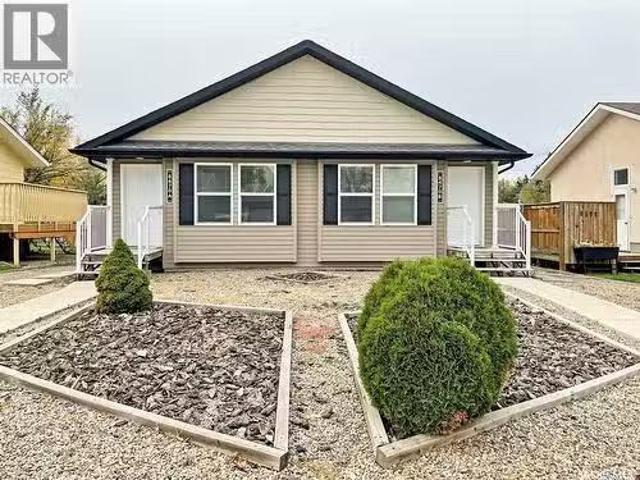 A 8470 Howard Avenue, Gull Lake, SK, S0N 1A0 house for sale.