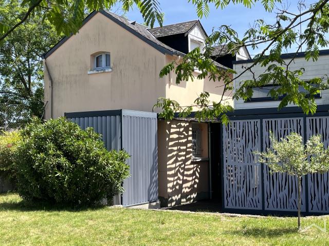 A 8 min de la gare du Mans Maison familiale 208m2 avec un garage 141 M2 proche des 24 Heures du Mans