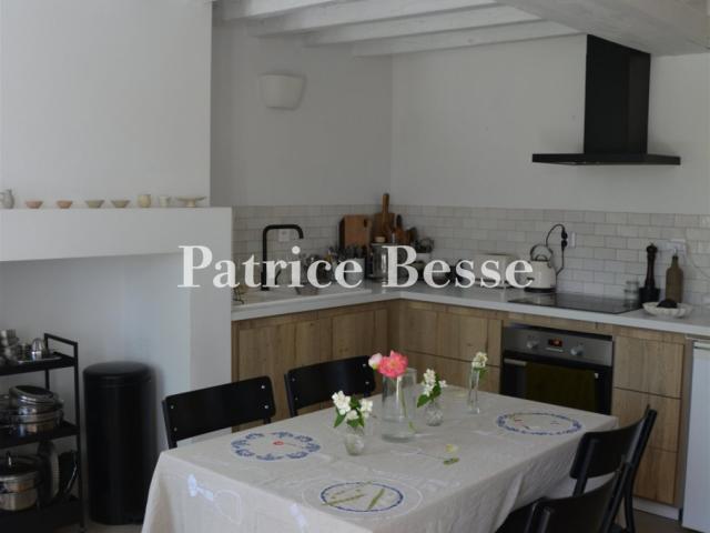 À 90 km de Paris, en Haute Normandie, à proximité des commer. 165m² Vernon