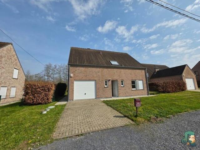 AC 5 BEDROOMS 2 BATHROOM 5 SHAPE