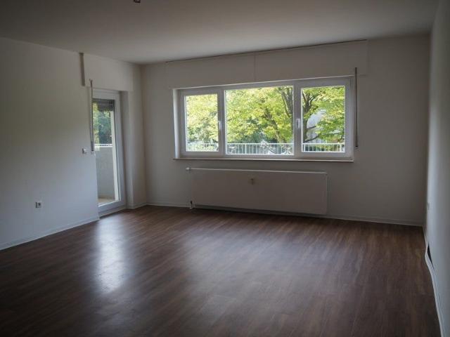 AC West Hörn: Helle 3 Zi. Whg. m. Balkon und Einbauküche