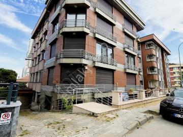 Acıbadem Yaprak Sokak'ta Emsalsiz Güzellikte Kiralık 3+1 Daire